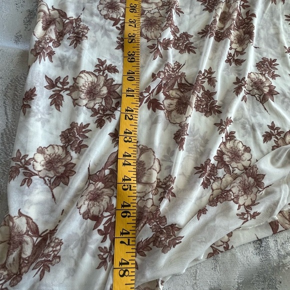 Chic White Maxi Dress with Brown Floral Design - Picture 12 of 12